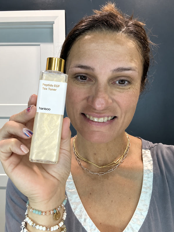 Customer with Smooth Peptide EGF Tox Toner